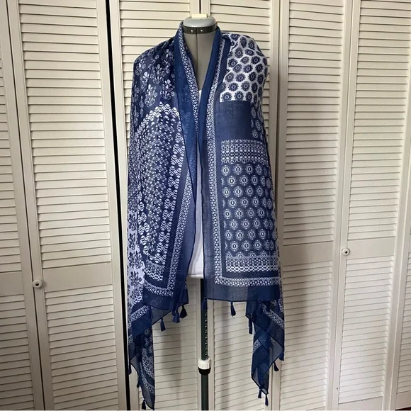 Patchwork Bandana print rayon tassel trimmed scarf - Picture 4 of 8